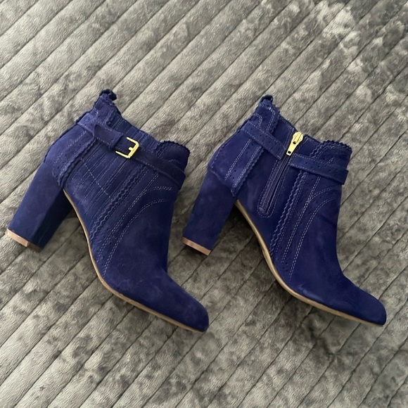 Dolce Vita Suede Thora Booties 🪻 - Picture 2 of 8